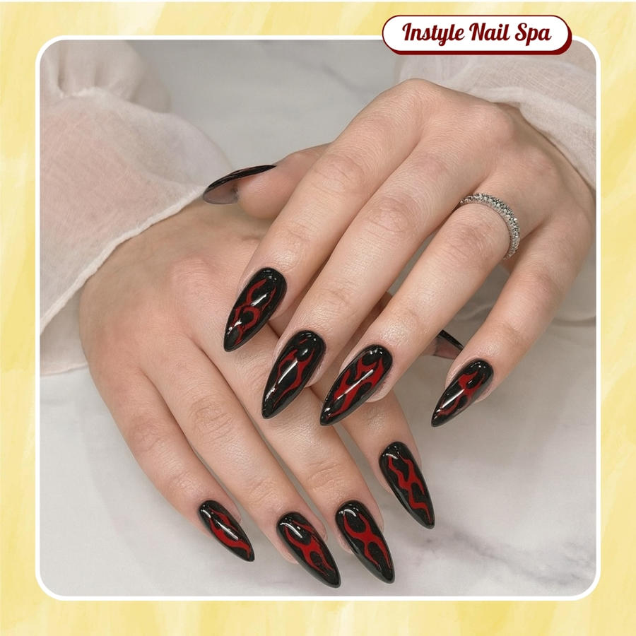 Halloween nail design